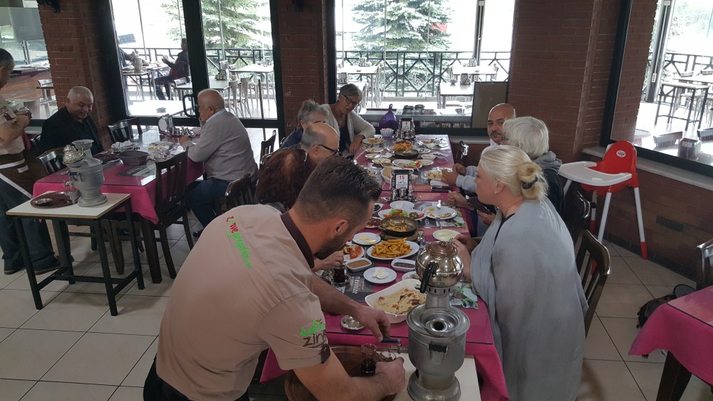 Deilig Tyrkisk Frokost ved TınazTepe Restaurant