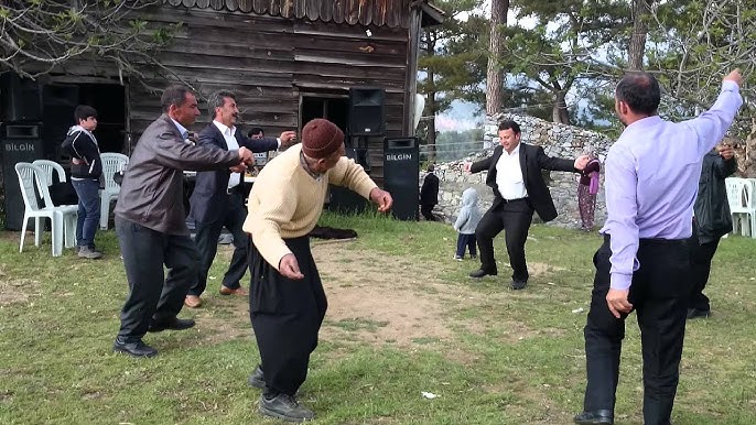 Den gemle bryllupfesten i hagene (eşkilik düğünü)